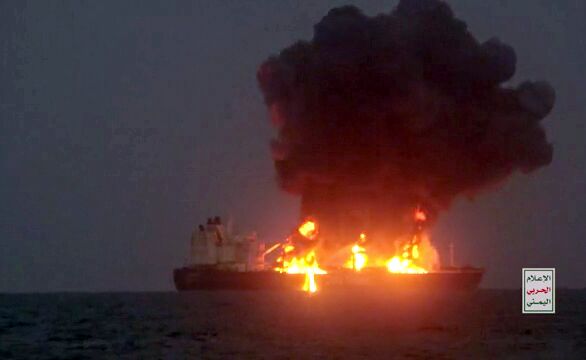 Houthi-Hit Oil Tanker in Red Sea Appears to be Leaking: Pentagon