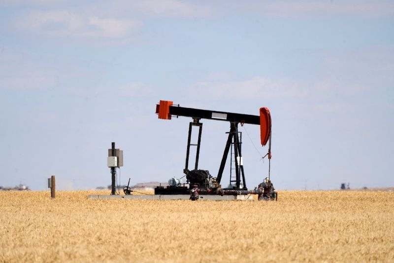 Oil prices extend recovery rally to cap volatile week