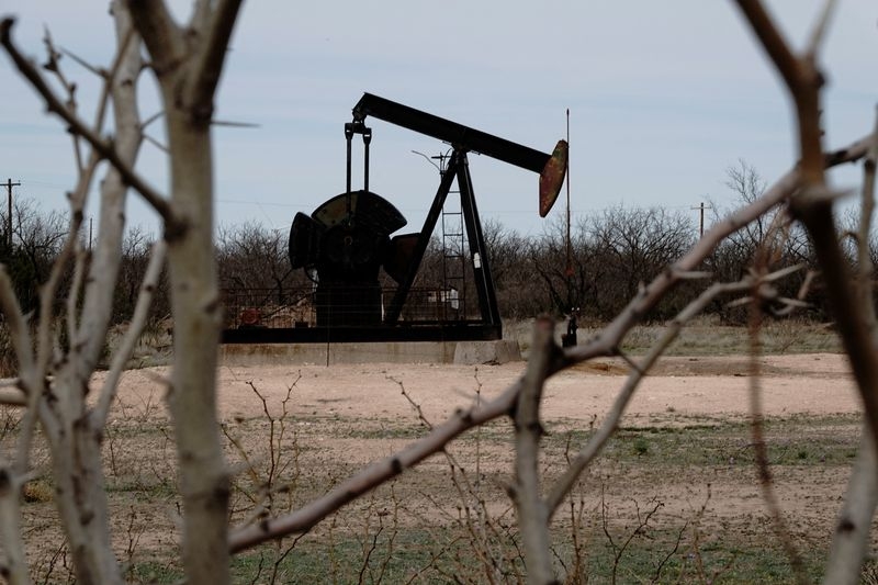 Oil prices set to end week higher after US rate cut