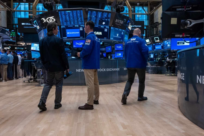 Dow Jones Today: Major Indexes Move Lower as Tech Stocks Tumble