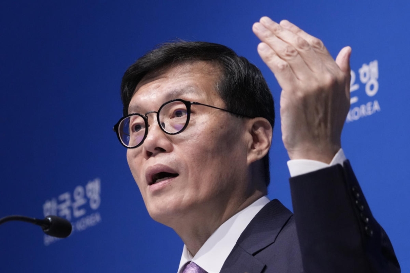 South Korea’s central bank cuts rates in a bid to boost the economy