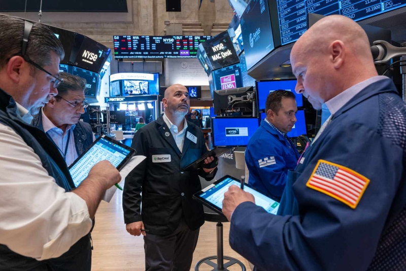 Dow Jones Today: Stocks Lower as Big-Tech Tumbles; Major Indexes Head for Weekly Losses